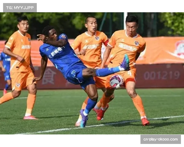 土超联赛竞争激烈,保级区队伍为生存奋力一搏